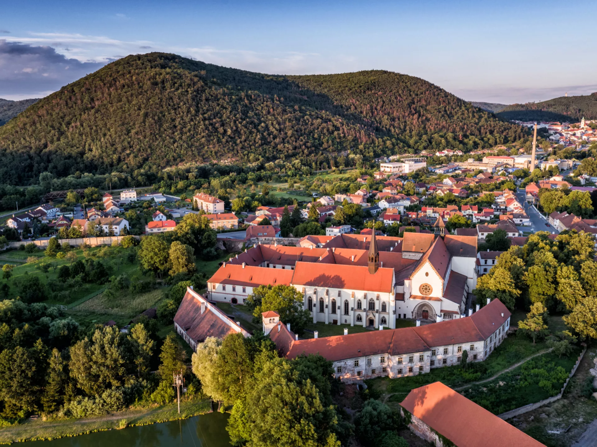 Przez malownicze Tišnovsko – rowerem na zamek Pernštejn 